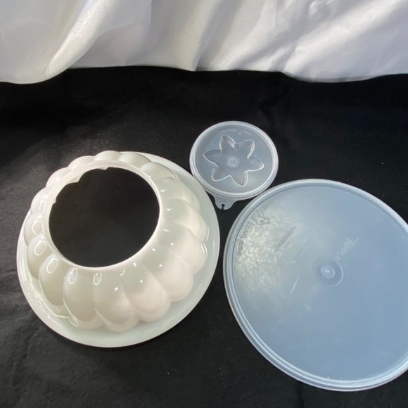 Vintage Tupperware Jell-O, mold all intact - Picture 3 of 5